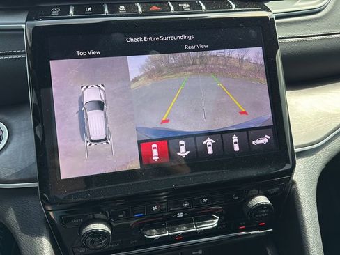 Used 2024 Jeep Grand Cherokee Limited w/ Luxury Tech Group II AWD/4WD image 29