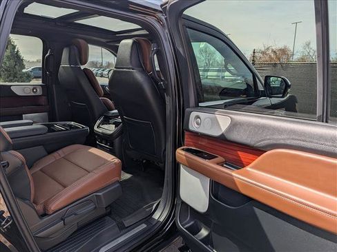 Used 2024 Lincoln Navigator L Reserve AWD/4WD image 17