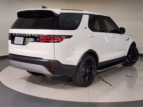 New 2026 Land Rover Discovery S image 2