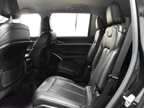 Used 2022 Jeep Grand Cherokee L Limited AWD/4WD image 5