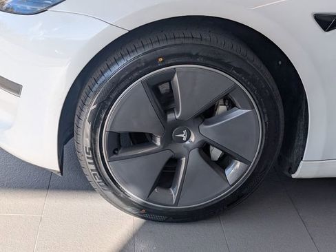 Used 2023 Tesla Model 3 Standard Range image 4
