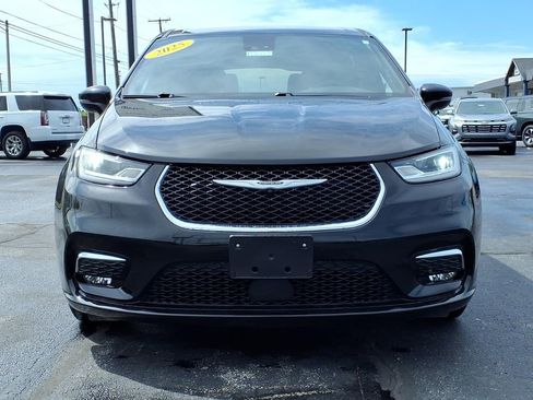 Used 2025 Chrysler Pacifica Select FWD image 2