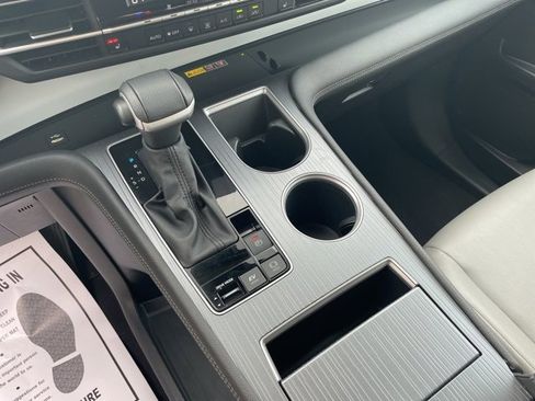 Used 2025 Toyota Sienna XLE image 17