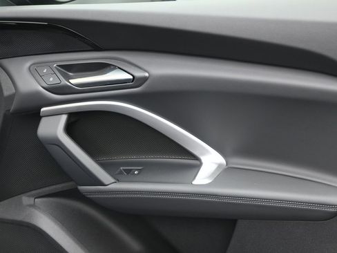 Certified 2025 Audi Q5 Premium w/ Convenience Package image 11