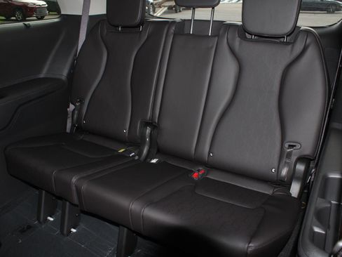 New 2027 Kia Carnival EX w/ Dark Edition Package FWD image 19