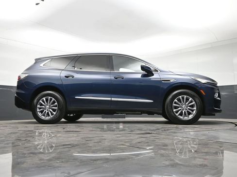Used 2024 Buick Enclave Essence AWD/4WD image 31