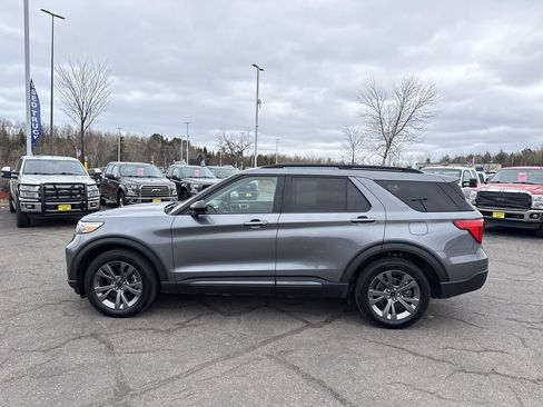 Certified 2022 Ford Explorer XLT w/ XLT Sport Appearance Package AWD/4WD image 9