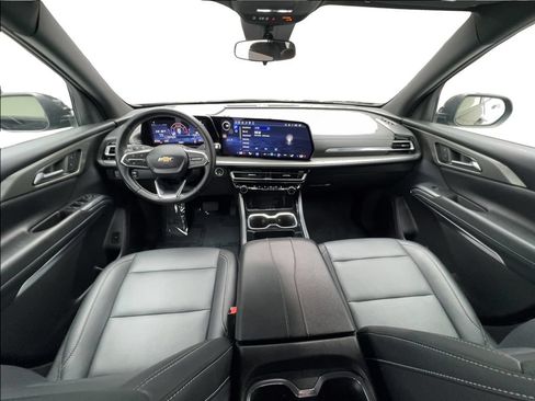 Used 2025 Chevrolet Traverse LT AWD/4WD image 39