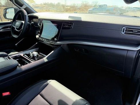 Used 2025 Jeep Wagoneer Series II w/ Premium Group I image 13