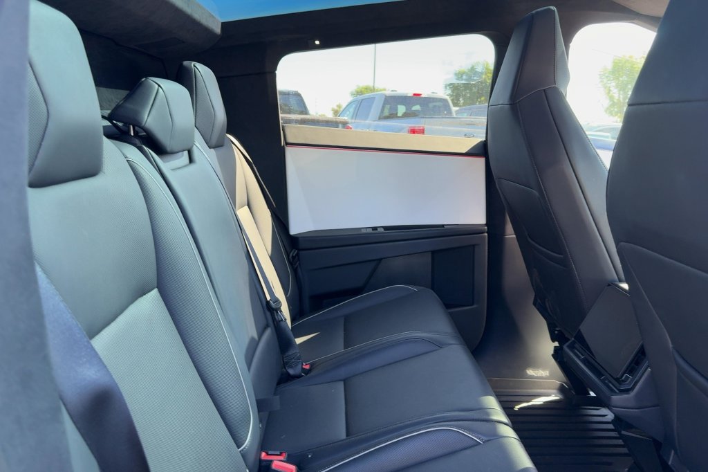Used 2024 Tesla Cybertruck AWD Crew Cab image 13