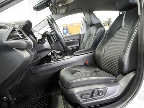 Used 2023 Toyota Camry SE image 13