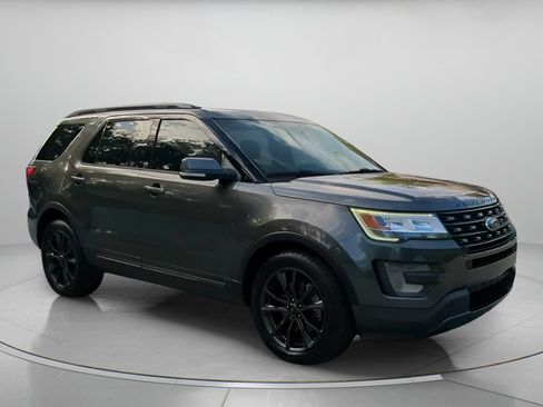 Certified 2017 Ford Explorer XLT w/ Equipment Group 202A FWD image 36