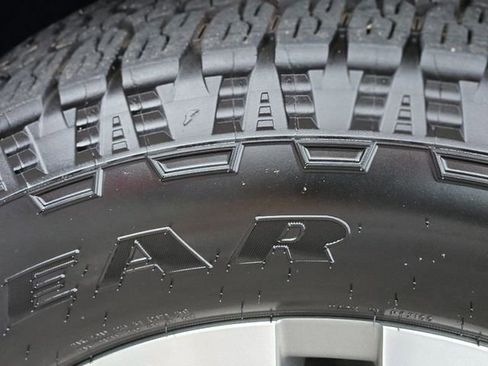 Used 2024 Chevrolet Silverado 1500 High Country w/ Technology Package image 11