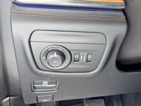 Used 2024 Jeep Grand Cherokee Summit AWD/4WD image 17