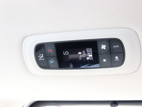 Used 2024 Chrysler Pacifica Touring-L FWD image 24