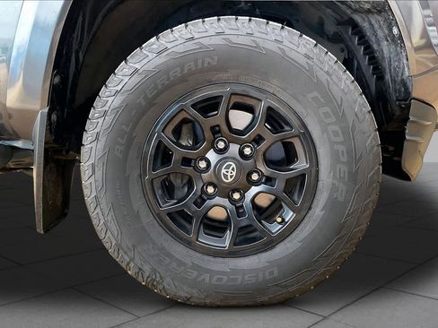 Used 2022 Toyota Tacoma SR5 RWD image 11