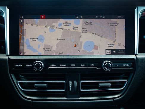 Used 2019 Porsche Macan AWD/4WD image 34