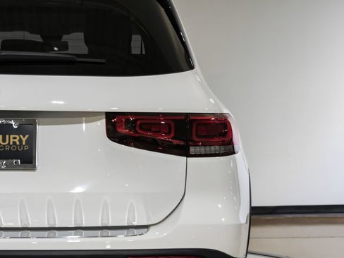 Used 2023 Mercedes-Benz GLB 250 w/ Premium Package image 55