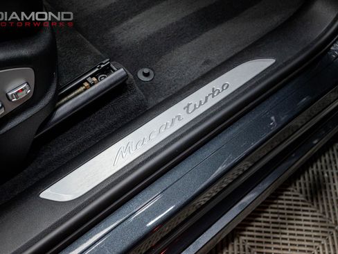 Used 2018 Porsche Macan Turbo image 19