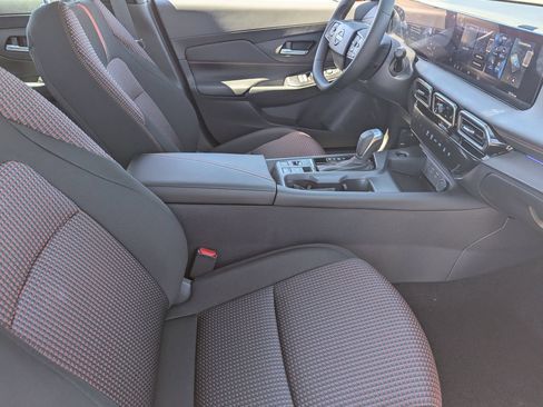 New 2026 Nissan Sentra SR w/ Floor Mat Package FWD image 32