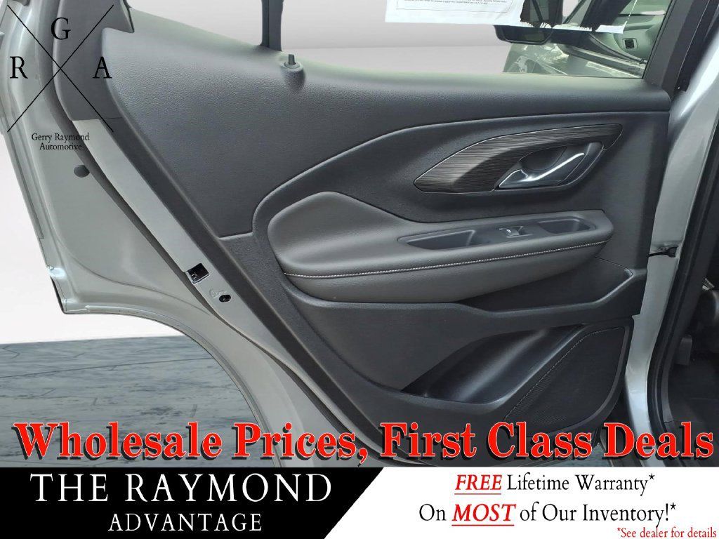 Used 2023 GMC Terrain SLE w/ Elevation Edition AWD/4WD image 12