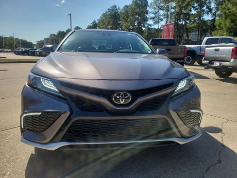 Used 2024 Toyota Camry XSE FWD image 4