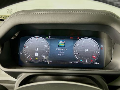 Used 2024 Land Rover Defender 110 S image 13