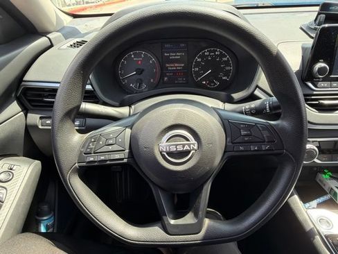 Used 2023 Nissan Altima 2.5 S FWD image 16