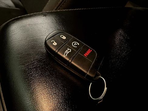 Used 2018 Dodge Charger SXT RWD image 34
