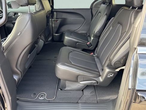 New 2026 Chrysler Pacifica Select image 13