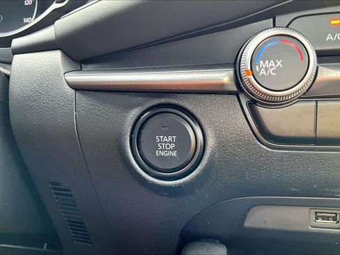 Used 2020 MAZDA MAZDA3 Sedan FWD image 29