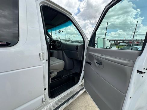 Used 2000 Ford E-350 and Econoline 350 Super Duty RWD image 40