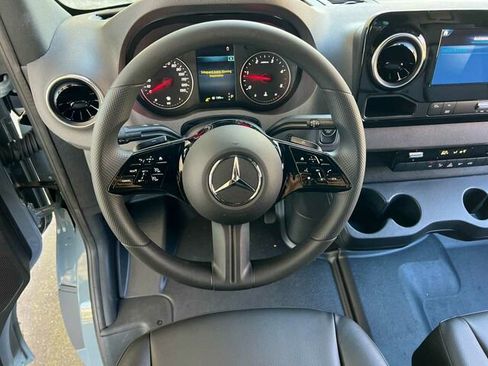 Used 2025 Mercedes-Benz Sprinter 2500 image 13