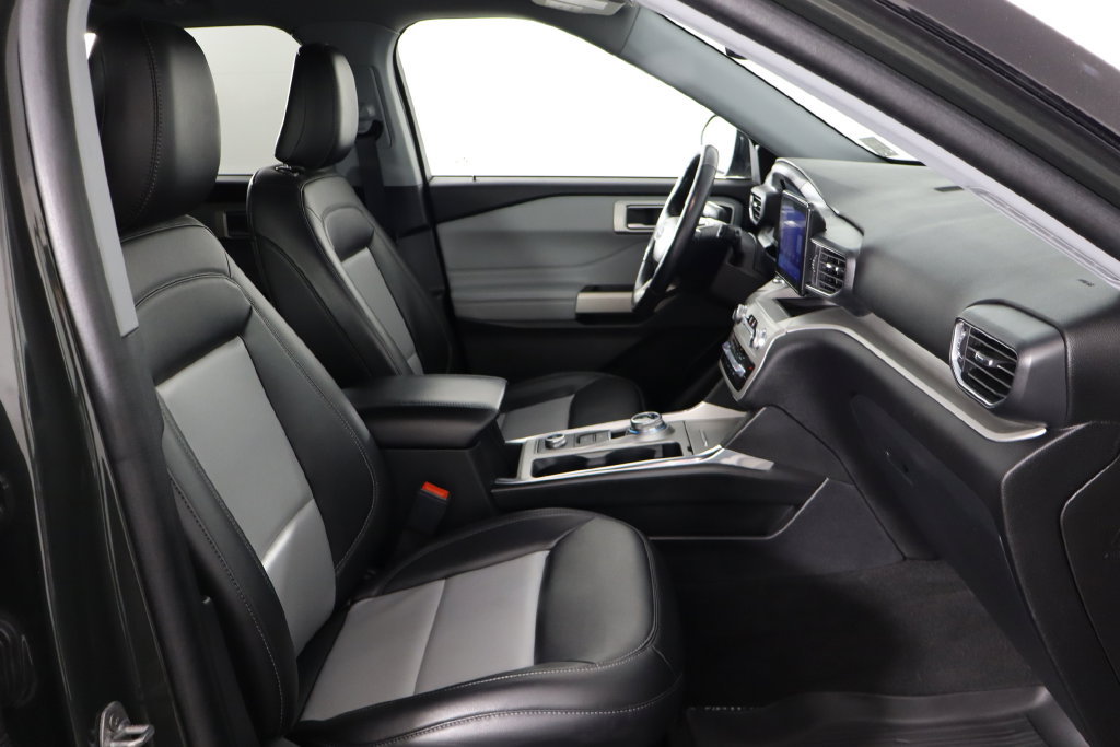 Used 2022 Ford Explorer XLT w/ Equipment Group 202A AWD/4WD image 19