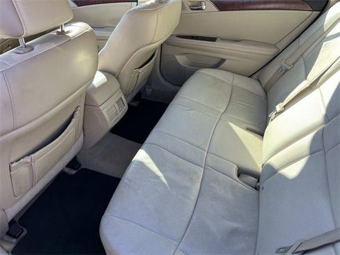 Used 2011 Toyota Avalon Limited image 18
