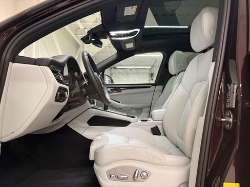 Certified 2026 Porsche Macan Turbo AWD/4WD image 5