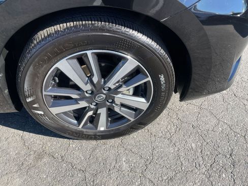 Used 2025 Nissan Versa SV image 30