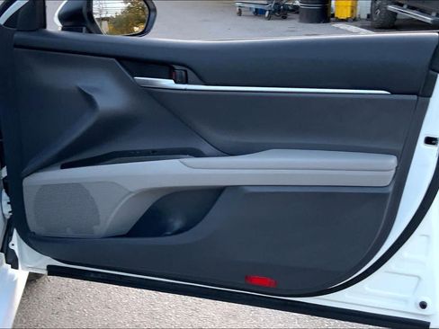 Used 2024 Toyota Camry LE w/ Convenience Package image 22