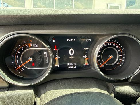 Used 2019 Jeep Wrangler Unlimited Sahara w/ Safety Group AWD/4WD image 18
