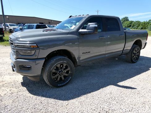 New 2026 RAM 2500 Laramie w/ Night Edition AWD/4WD image 8