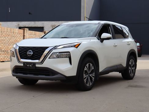 Used 2023 Nissan Rogue SV FWD image 2