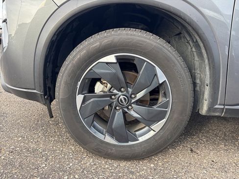 Used 2024 Nissan Rogue SV image 7