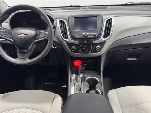 Used 2020 Chevrolet Equinox LS image 17