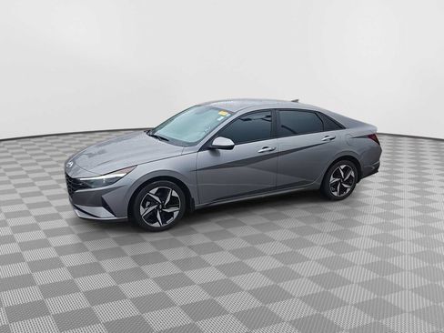 Used 2023 Hyundai Elantra SEL w/ Convenience Package FWD image 4