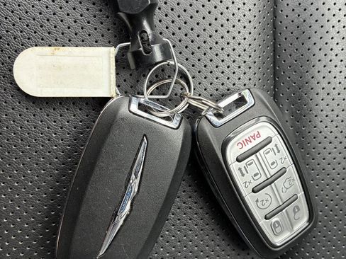 Used 2024 Chrysler Pacifica Limited w/ S Appearance Package AWD/4WD image 30