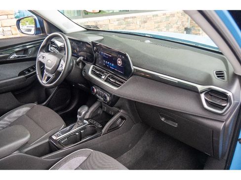 Used 2024 Chevrolet TrailBlazer LT w/ LT Cold Weather Package AWD/4WD image 13