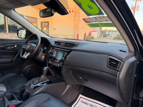 Used 2018 Nissan Rogue SL w/ Premium Package image 13