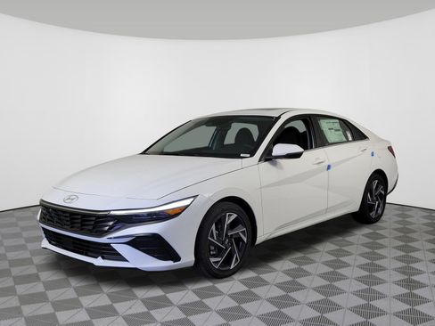 New 2025 Hyundai Elantra Limited image 40