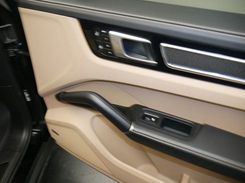 Certified 2023 Porsche Cayenne GTS AWD/4WD image 25