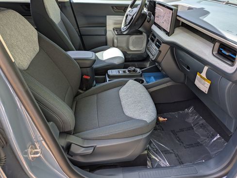 New 2026 Ford Maverick XLT w/ XLT Luxury Package FWD image 36